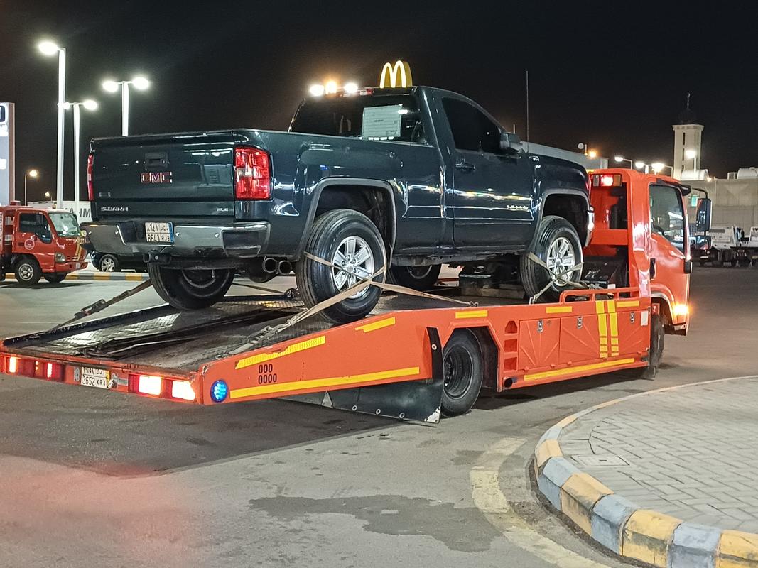 سطحه متخصصه لنقل السيارات 